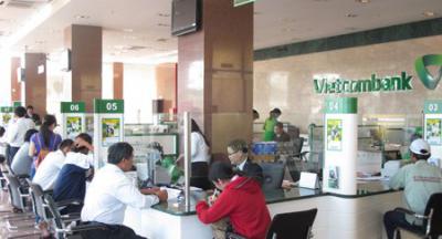 Vietcombank lấn VietinBank trước dòng tiền lớn